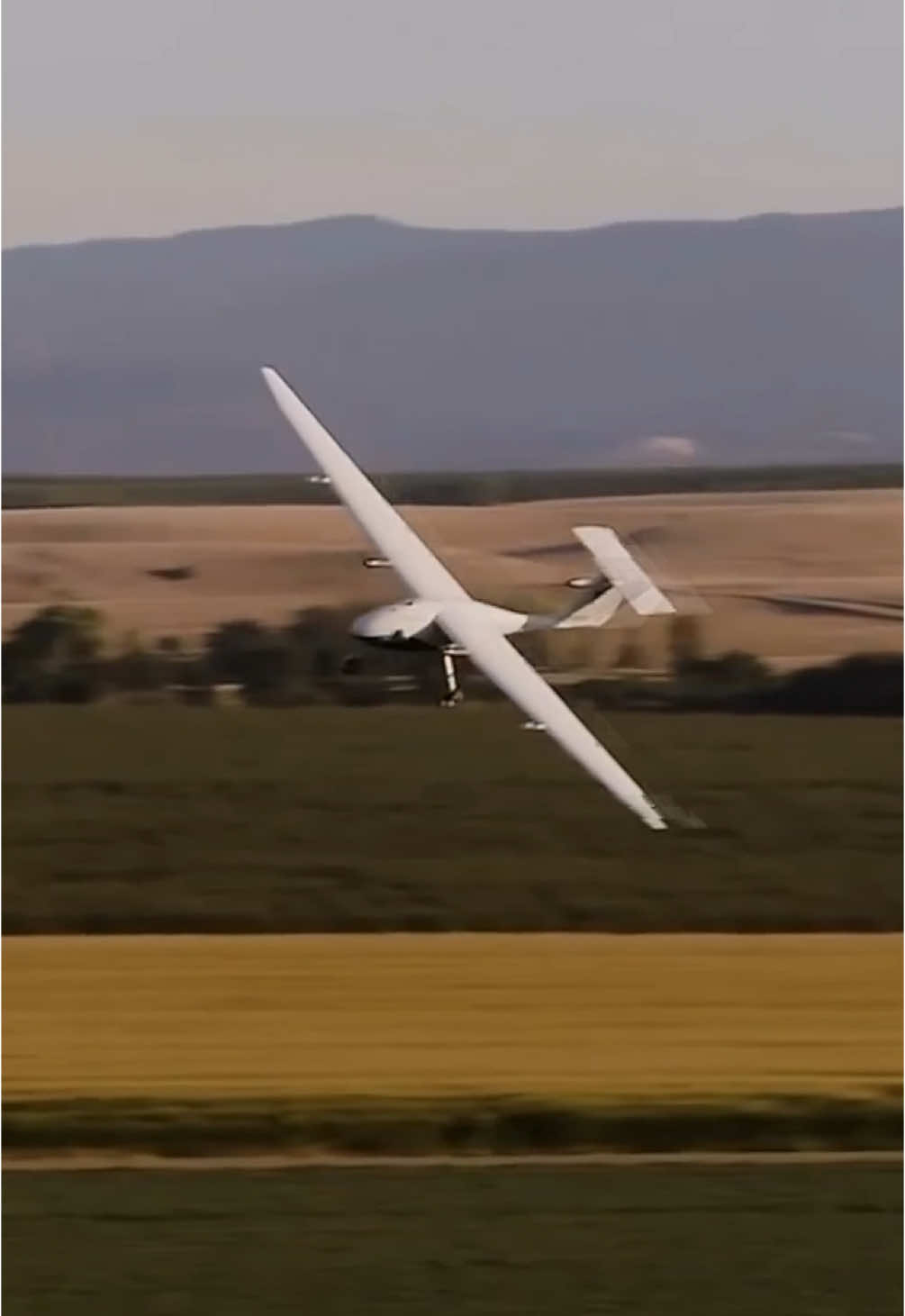 🚀 Lançamento no ShowSafra 2025! O Pelican 2, VANT de pulverização autônomo da Pyka, com tecnologia 100% elétrica e inteligência artificial foi lançado no ShowSafra 2025. 🔹 Autonomia de voo: 35 minutos 🔹 Capacidade do tanque: 300 litros de calda 🔹 Cobertura: Até 90 hectares por hora 🔹 Velocidade de operação: 140 km/h 🔹 Envergadura: 11,5 metros 🔹 Operação autônoma: Planejamento de voo inteligente 🌱 Menos custos, mais precisão e máxima produtividade! #pyka #vant #lancamento #pulverizacao #pulverizaçãoaérea #pulverizaçãocomdrone #showsafra2025 #showsafra2025 #novidade #pulverizaçãopordrones #agro #tecnologia