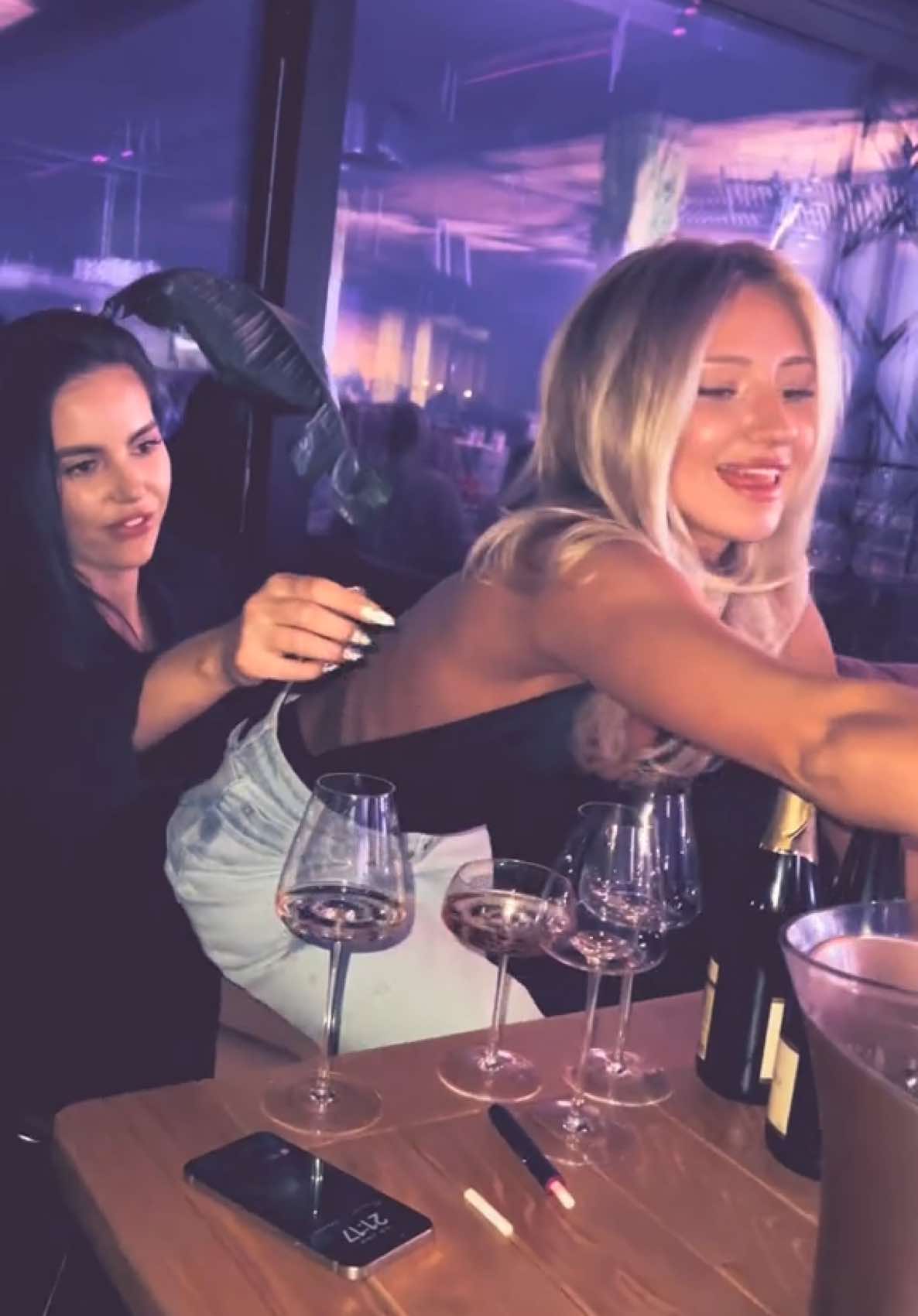 🥂 