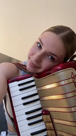 Ja kiedy ściągnę paznokcie pozdro, dajcie jakieś propozycje co next #flex #accordion #play #instrument #party #fyppppppppppppppppppppppp #danzakuduro #musicc #challenge #viral_video 