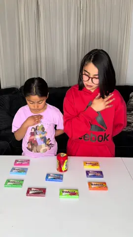 Grab the gum challenge !!!!! Camila vs Amy #familynightgames #thefelixfamily #fungames #challenge #grabthegumchallenge #familythings #game