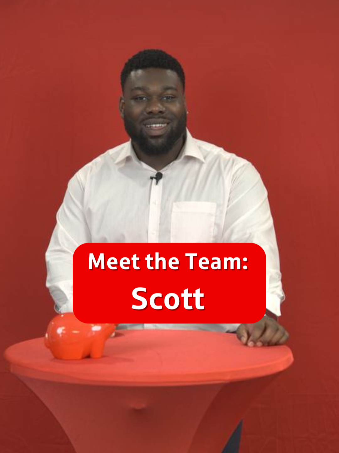 Es hagelt wieder - an Fragen! Dieses Mal musste Scott daran glauben! Was sind Deine Antworten?  #rheinhessensparkasse#rheinhessen#sparkasse#meettheteam#fragenhagel#team