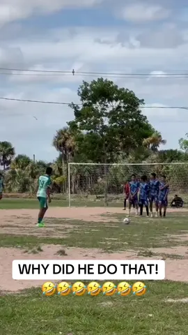 This was personal! 🤷🏽‍♂️🤣 🎥: resenharoraimense / IG #football #footballtiktok #goviral #footy #Soccer #soccertiktok #4u #trendingvideo #sporf #futbol⚽️ #futebolbrasileiro #fifa #fut #golazo #goal 