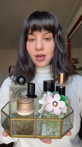 The perfumes I wore last week, early spring: St. Rose Flower Tuxedo @ST. ROSE , Diptyqye L’eau Papier and Lilyphea @diptyque Paris , Marc Jacob’s Daisy Wild @MarcJacobsFragrances , Matiere premiere Parisian Musc , Snif hot cakes @Snif , Zara rose gourmand nectar #fragrance #perfume #perfumetiktok #fragrancetiktok 
