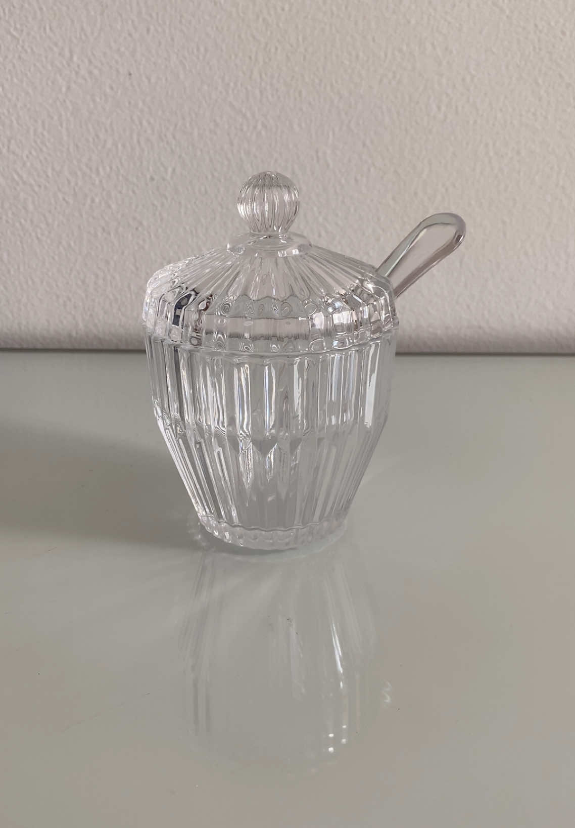Mais um item pra compor mesa posta ou até mesmo o cantinho do café. Açucareiro de cristal - Imperatriz Wolff. 🐜🐜  #wolff #mesaposta #fy #fyd #gruporojemac #açucareiro #cristal #enxoval #enxovaldecasanova #enxovaldecasamento #casamento #casa 