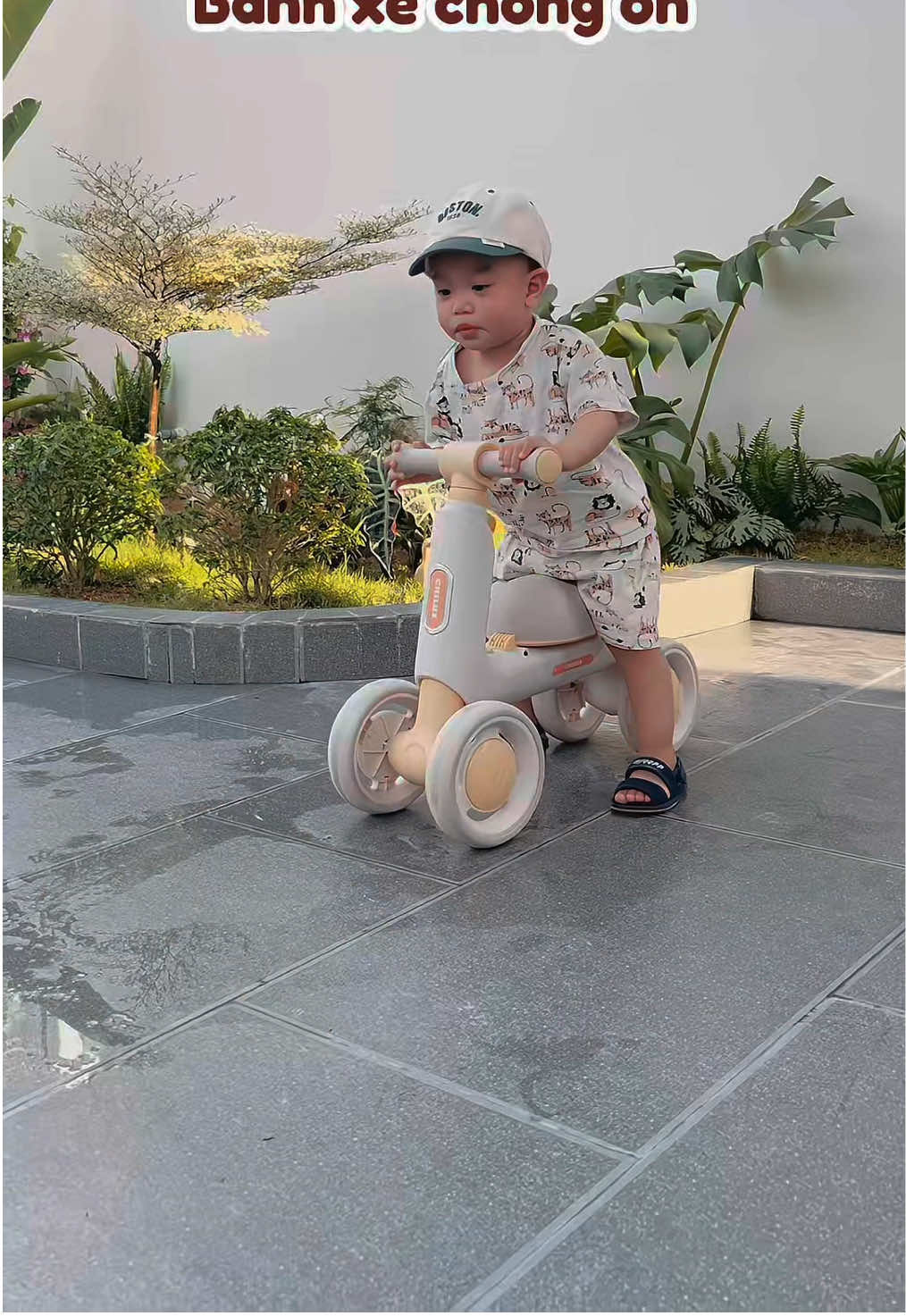 Tan trường về đạp xe đi dạo 😂😂 Chiếc xe bé mê chiều nào cũng đi. So với xe cũ thì nên sắm em này hơn các bác ơi 😍 #mechulday #chilux #xethangbangchobe #xechoichanchobe #xuhuong #fpyシ #fpyシ 