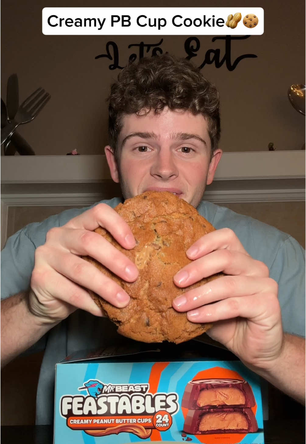 These new creamy peanut butter cups make the insides so creamy🥜 @Feastables #foodhacks #thefoodguy #mukbang #foodiefam #mrbeast #chocolate #tommywinkler