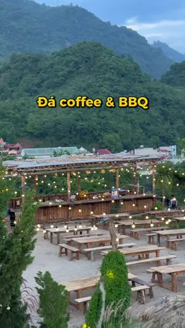 Đá Coffee & BBQ Một địa điểm 2 trong 1 có không gian cực xinh tại Mộc Châu  #phuonggmocchau #reivewmocchau #mocchauthang4 #angimocchau #cafemocchau #quananmocchau #dacoffee #colau 