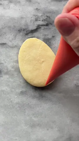 this is your sign to decorate egg cookies for Easter this year 🐣 #cookiesoftiktok #cookiedecoratingvideos #sugarcookies #cookiedecorating #royalicingcookies #decoratedcookies #cookietutorial #eastercookies 
