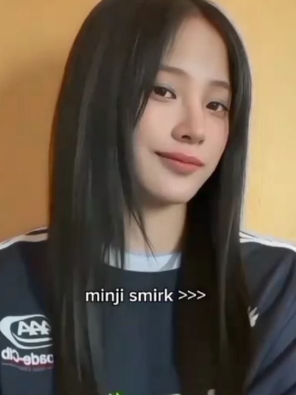 #minji smirk