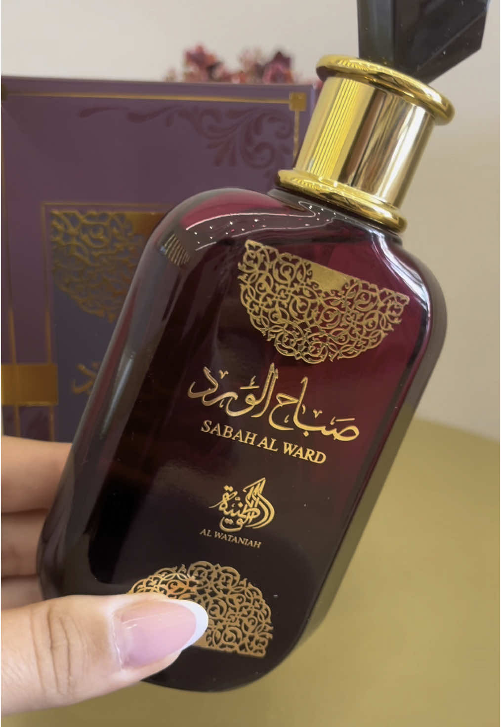 Sabah Al Ward✨ Uma fragrância feminina sofisticada e envolvente, perfeita para mulheres que desejam exalar charme e elegância. #perfumearabe #maisonalhambra #lattafaperfume #perfumefeminino #arabes #sabah 