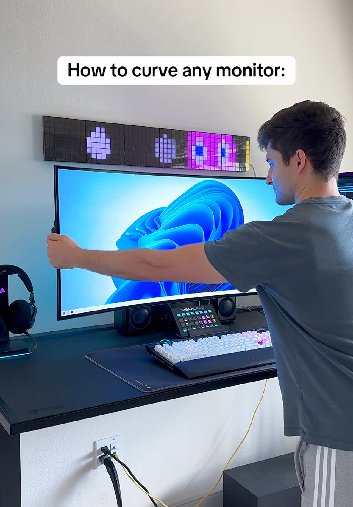 Easy hack to curve any monitor #pcgaming #pcgamer #gaming #pcsetup #signalrgb #gamer 