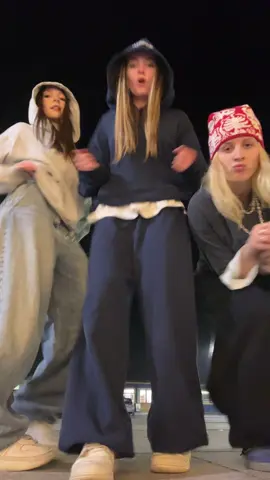 @Lena @agax⭐️ 🔥🔥🔥#dancetrend #dance #trend #dancer #dancers #trending #dancing #trio #triotrend #triodance 