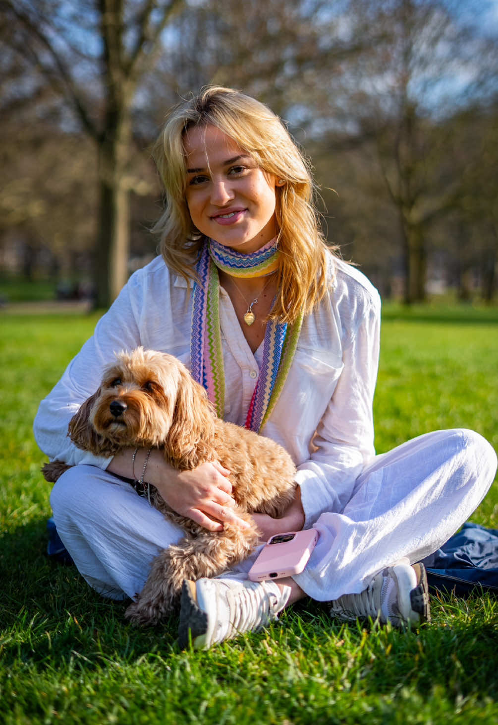 47/300 - Proncess Inez and her dog Amber in Buckingham Palace 🇬🇧 #streetphotography #storytelling #london #travel #dog #lovedogs 