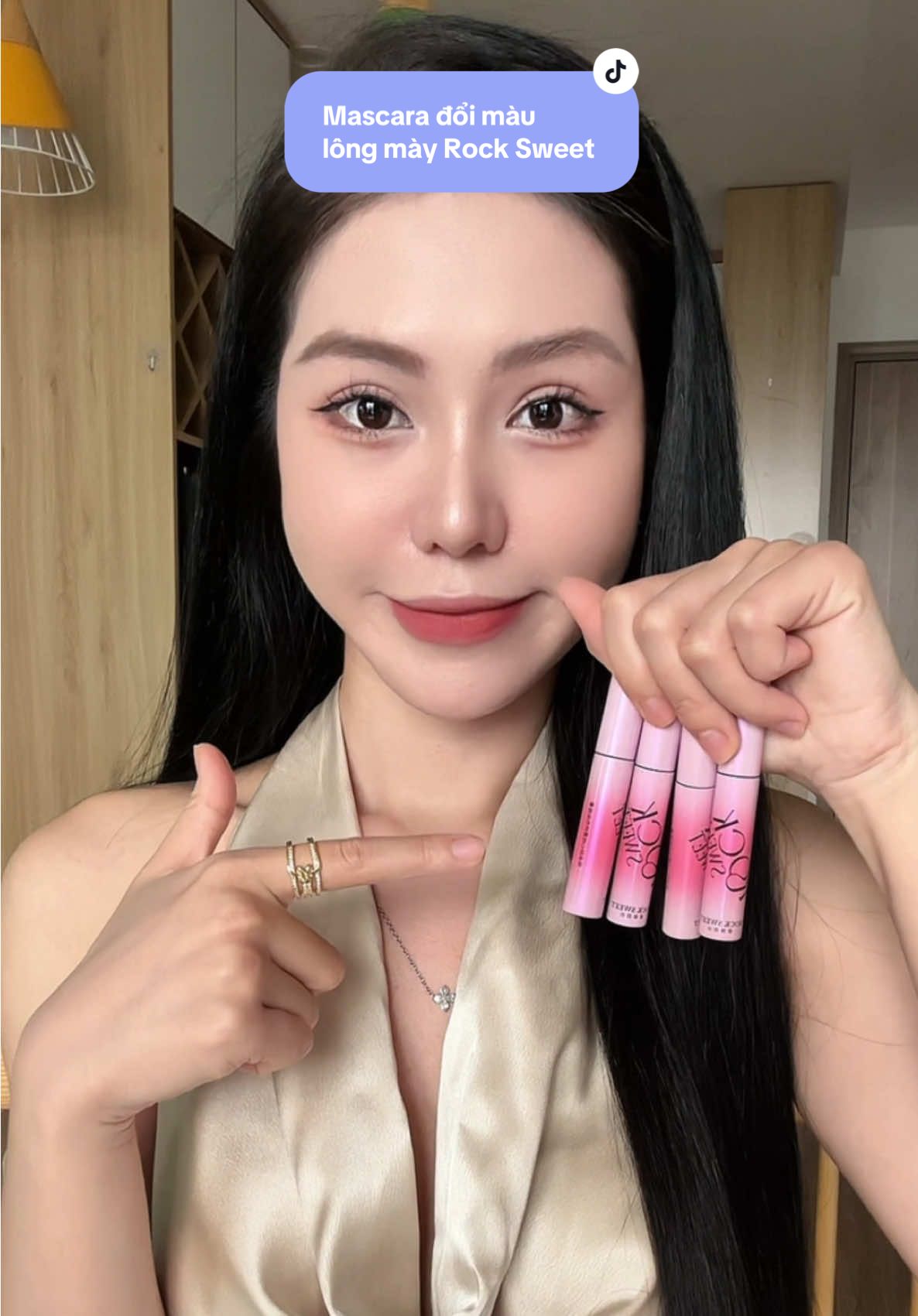 Sao giờ mình mới biết ẻm chuốt đổi mày của Rock Sweet đỉnh cỡ này ta #chuotlongmay #mascararocksweet #rocksweet #goclamdep #xuhuongtiktok #viral #beautytips 