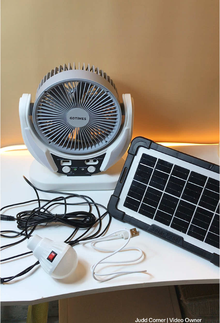 Sa sobrang init, hindi talaga pwede walang solar fan, kaya heto nakahanap ako ng portable solar desk fan☺️ @Jiditech Home  Disclaimer: prices may vary depending on the sellers or  after the promotion ends #solarfan #solardeskfan #portabledeskfan #portablefan #solarfanwithpanel 