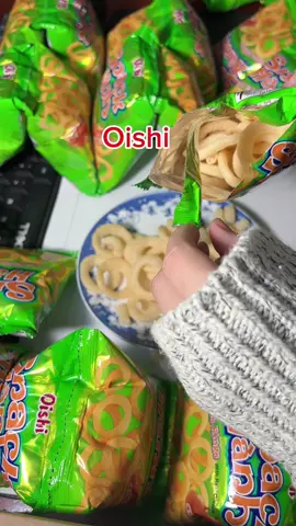 Nghe cái âm thanh chân thật nó đã gì đâu. Mê oishi thì về đội em ạ 🥰😋 #oishi #snack #snacks #bimbim #doanvat #unboxingvideo #review #xh 