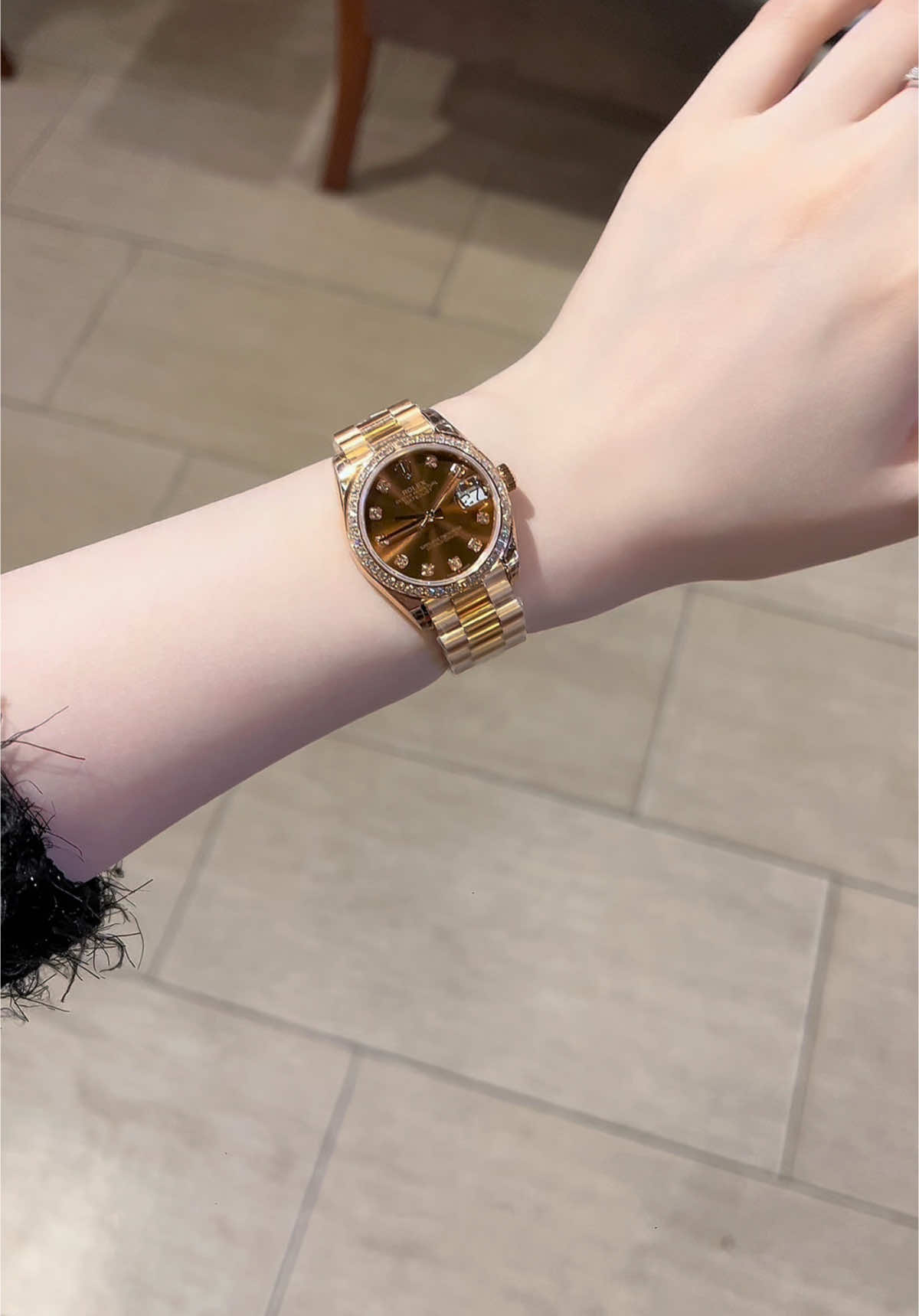 Bản Thuỵ Sĩ form siêu đẹp, zá nhỉnh 10củ là sở hữu ạ💸😍#xuhuong2025 #donghodep #dongho #donghonu #fyl #fyp 