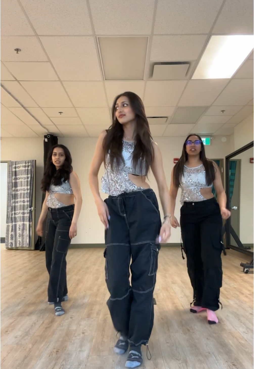 Love the vibes of this song 🔥 • Song: Lor Lor @jassie.gill  • @Aafreen Bhanji @✨Kiara✨ @Riya  • #trending #trendingtoday #indiatiktok #punjabi #punjabisongs #lorlor #tiktokindia_ #sfdp #soulfeetdanceproductions #bollywooddance #dancersofindia #dancersofinstagram #tiktok #dancers #dancechallenge #trendingsongs #viral_video 