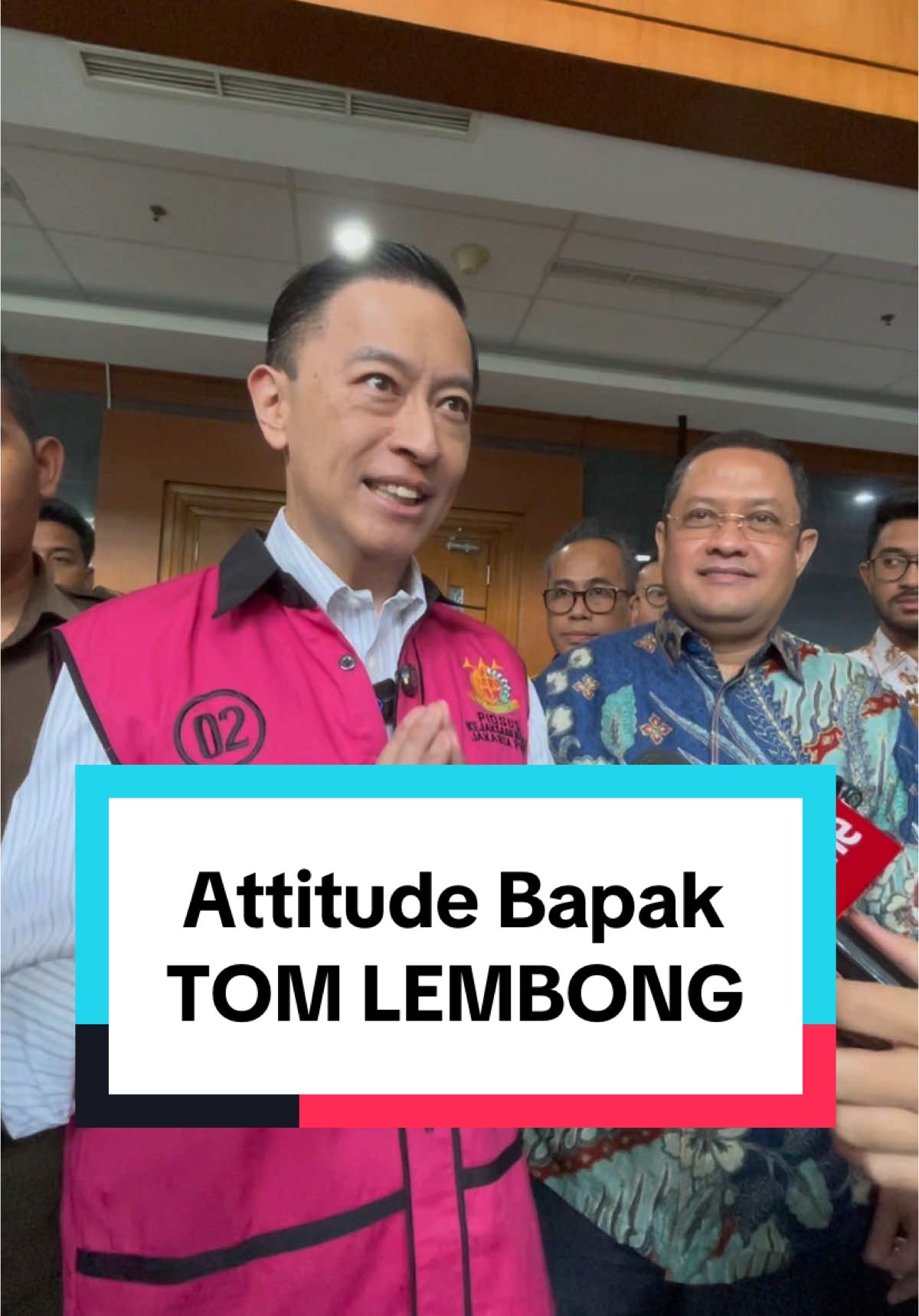 Sobat Hukum Perubahan, tonton video ini sampai selesai dan berikan tanggapanmu terkait dengan attitude Bapak Tom Lembong?  ______  #tomlembong #thomaslembong #attitudetomlembong #belajartatakrama   #kasusimporgula #kejaksaanagung #tipikor #pnjakartapusat  #hukumperubahan #memperjuangkankeadilandankebenaran  #bebaskantomlembong #justicefortomlembong 