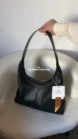 this black hobo bag! 🦢💖 from @AGE FREE.ph  #hobobag #agefree #shoulderbag #bagforwomen #bag #blackbag #womensbag #affordablebags #fashion #OOTD #fyp #viral #trending 