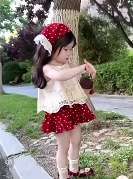 Paulababy Trang phục hai mảnh sang trọng dành cho bé gái - Dây đeo móc không tay và Bộ váy chấm bii xinh ##siristore##xuhuongtiktok