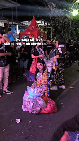 Ora mbak@Lady Abrenda ora asikk🥰😜 wong liyo ngerti opo#etanperbatasan  #abrenda #pabrikgulabululawang #karnavalsoundsystem #ceksound #soundsystemmalang #malang24jam #pasuruan24jam #denserkarnaval #horegjawatimur #blizzard #blizzardaudio #pradiptalighting #tulungagung24jam #fyp #fypage #soundviral #CapCut  @SOUND KONTEN OFFICIAL@HOREG BALAP OFFICIAL @blizzard_audio457@pradiptalighting 