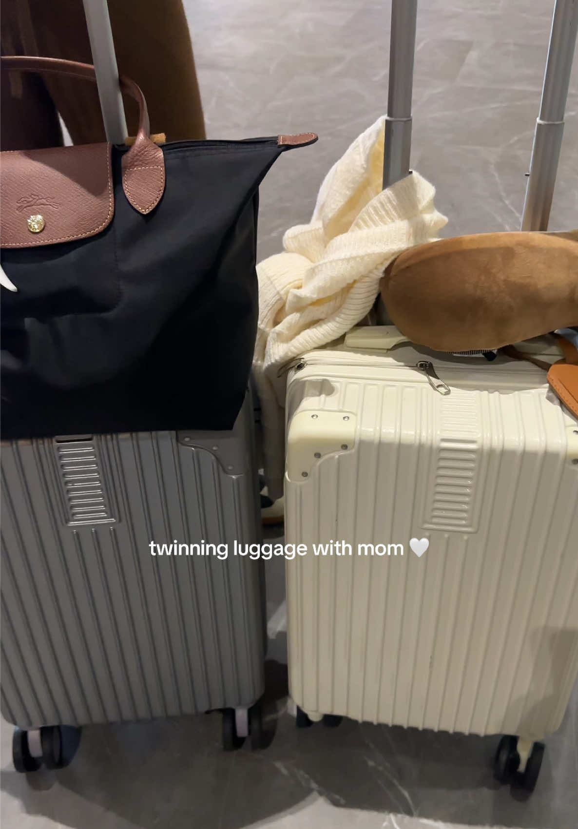 super love this luggage!! 🤍
‌
‌
‌
‌
‌
‌
‌
‌#luggage #handcarry #carryonluggage #maleta #islandelephant #traveltiktok #traveltok #aestheticluggage 