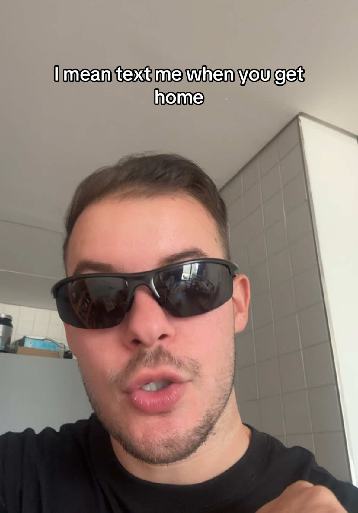 To that one friend that doesnt, count ur days #textmewhenyougethome #textmewhen #dubai #dxb #textme #friends #friendtiktok #friendtok 