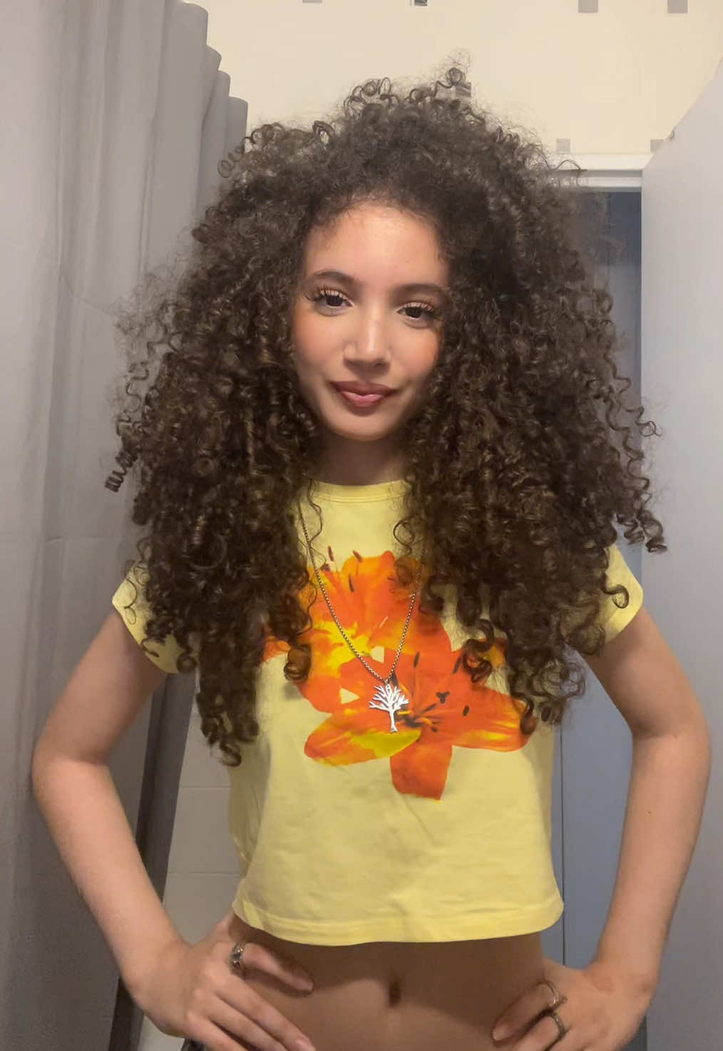 happy cause it’s sunny outside🌞#fyp #curlyhair #09 