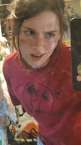 don't mind my mirror... it's obviously tlou coded.. and the sweatpants... #elliewilliams #elliewilliamscosplay #tlou #tlou2 