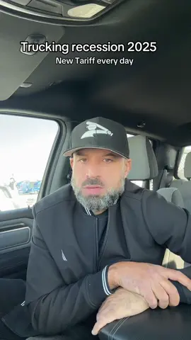 Trucking industry has completely flattened out unbelievable 🤔#truckernews2025 #truckingrecession2025#18wheeler #truckerinfluencer #truckertok #fyitruckdriver 