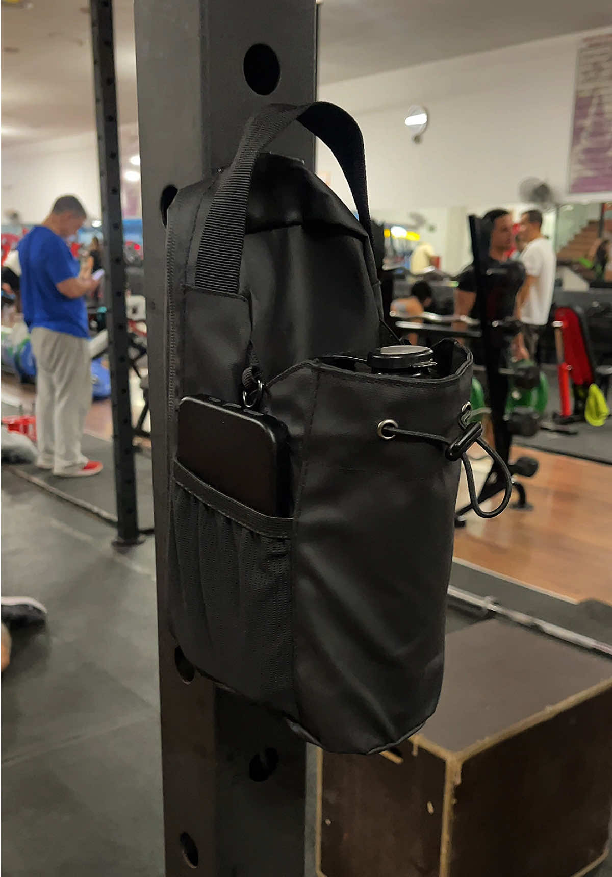 Use the best gym bag on the market 😳 you can keep safe your gym essentials and stick them to any machine thanks to its magnet 🧲 Right now with a 70% OFF 