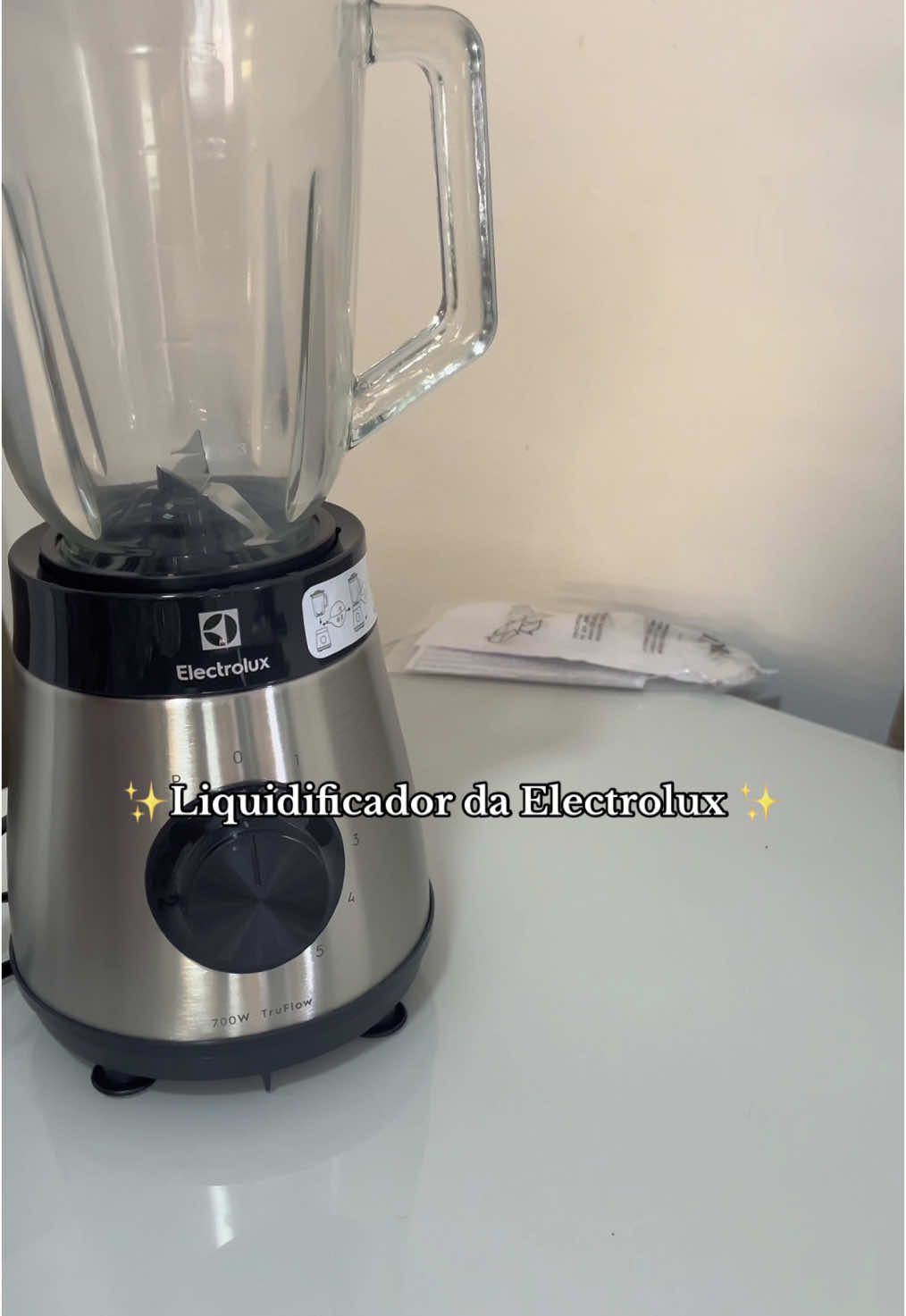 Renovando meu enxoval aos poucos… Liquidificador Electrolux  Liquidificador Experience Ebs30 700w Granite Gray Electrolux 220v Jarra de Vidro Resistente : Com capacidade útil de 1,5L e total de 1,95L, não absorve odores e é fácil de limpar. Acabamento em Aço Escovado : Um toque de sofisticação e durabilidade que combina com qualquer cozinha. #f#foyouv#viralizaf#fyp #f#fyppf#fypviral #d#donadecasae#enxovalliquidificador #electrolux #comprinhasshopee #enxovaldecasanova #shopee #mercadolivre  #c#comprinhasshopeeenxovaldecasanova 