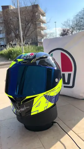 ‼️‼️ PISTA GP RR SOLELUNA 2022 (ED. LIMITATA) - CASCO MOTO INTEGRALE E2206 DOT‼️‼️ PISTA GP RR LIMITED EDITION SOLELUNA 2022 - Il casco racing più evoluto al mondo indossato da Valentino Rossi nella stagione 2022, in edizione limitata. #agv #agvhelmet 