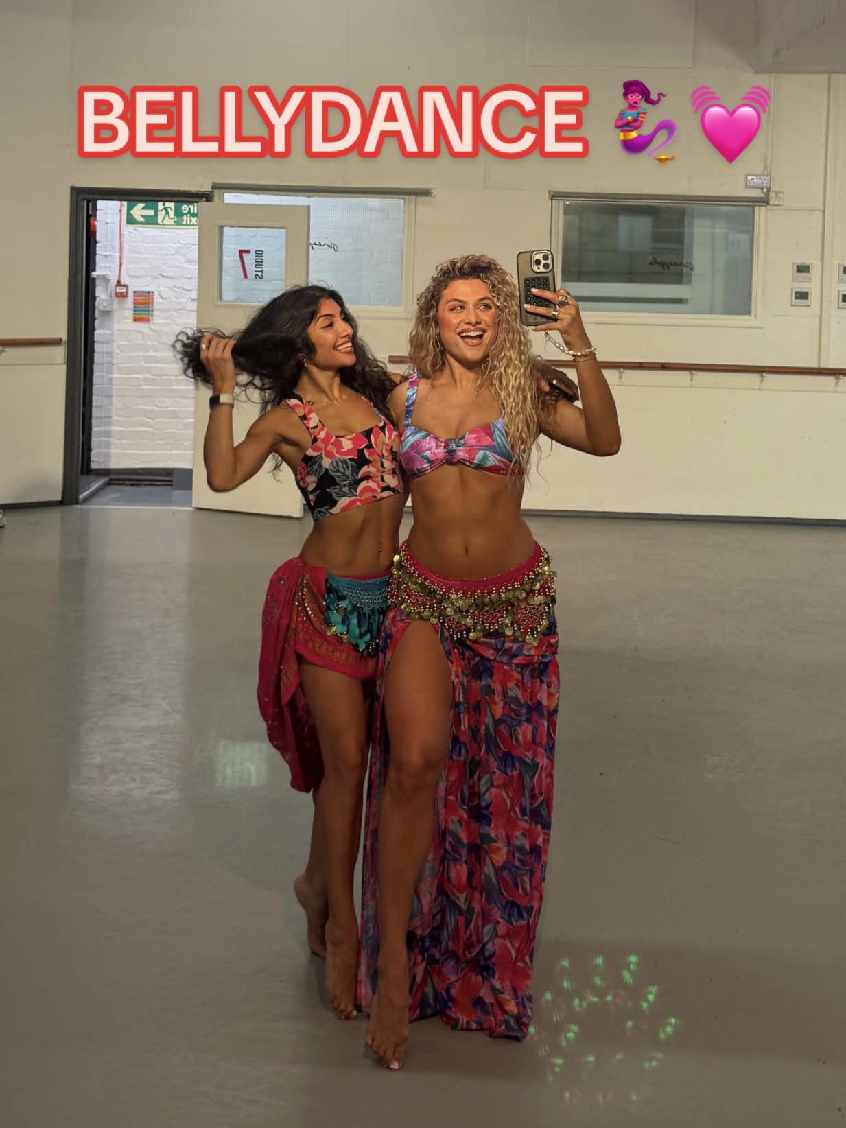 cutest time learning a bellydance choreography with @Leilah Isaac 🧞‍♀️ thank you for teaching to our song @ahmed saad 💓 your classes are full of beautiful positive energy ✨ @Pineapple Dance  #bellydance #bellydancing #bellydancetiktok #danceclass #elhelwazahra #antigoni #ahmedsaad #pineappledance #pinapple #dancing #arabicmusic #greekmusic #collaboration #learningbellydance #leilahbellydancer 