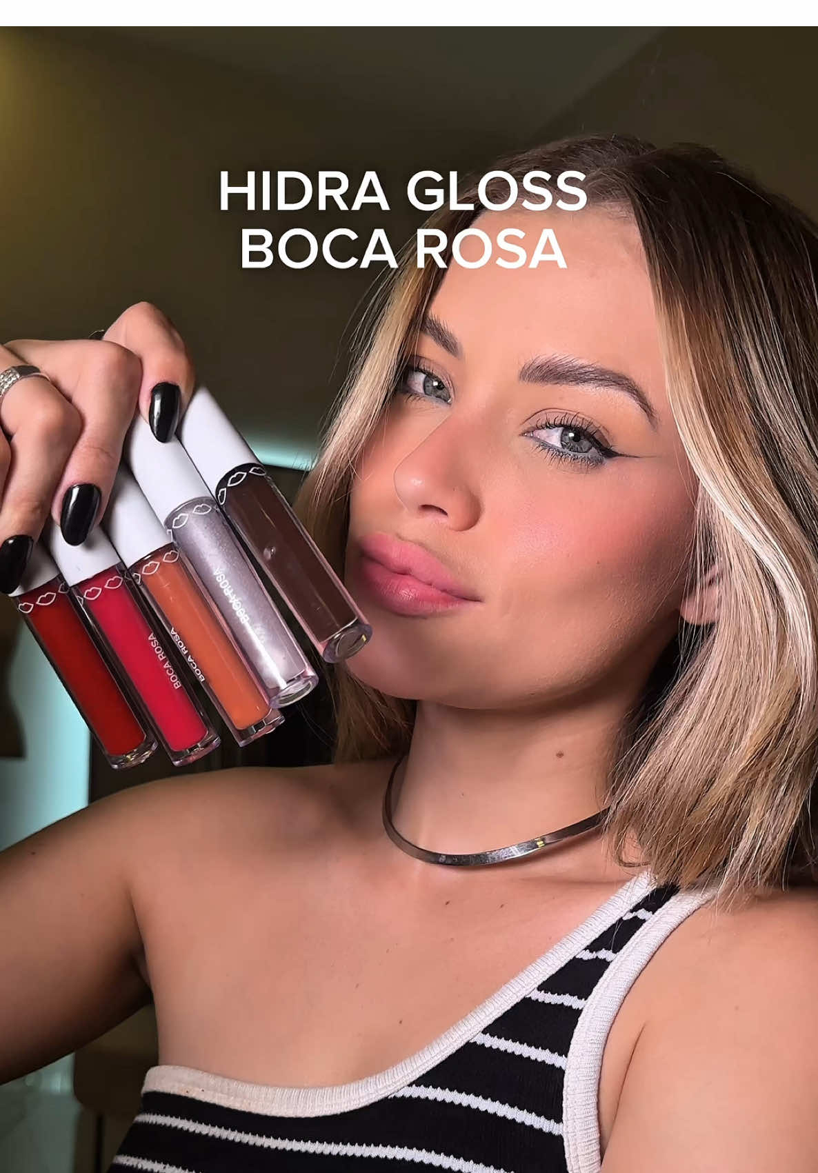 LANÇAMENTOS HIDRA GLOSS @Boca Rosa @Bianca Boca Rosa  Meus fav: Marrom e Vermelho✨ Qualidade temos, não cria babinha, é refrescante, translúcido, brilho sofisticado.  #bocarosa #biancaandrade #makeup #maquiagem #hidragloss #gloss #lip #makeup 