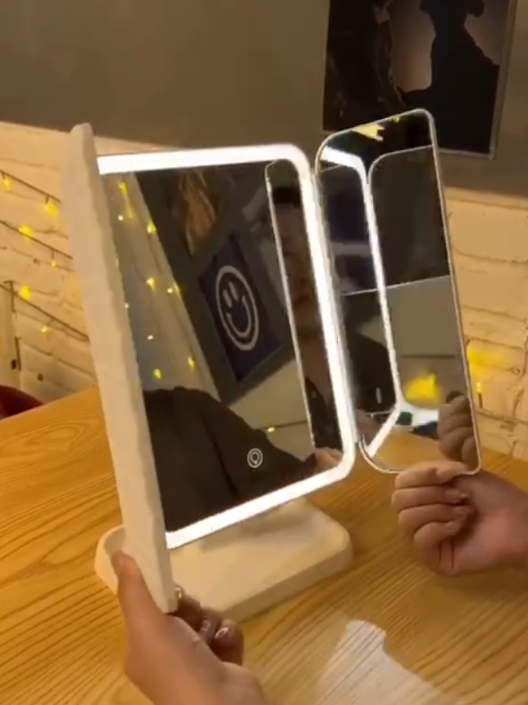 Dê uma olhada em Espelho Aumento 2X/3X Camarim Iluminação Led Dobravel Maquiagem -BA0601 por R$77,77. Compre na Shopee agora! ✨ todos os produtos lá no Instagram Link na Bio ✨