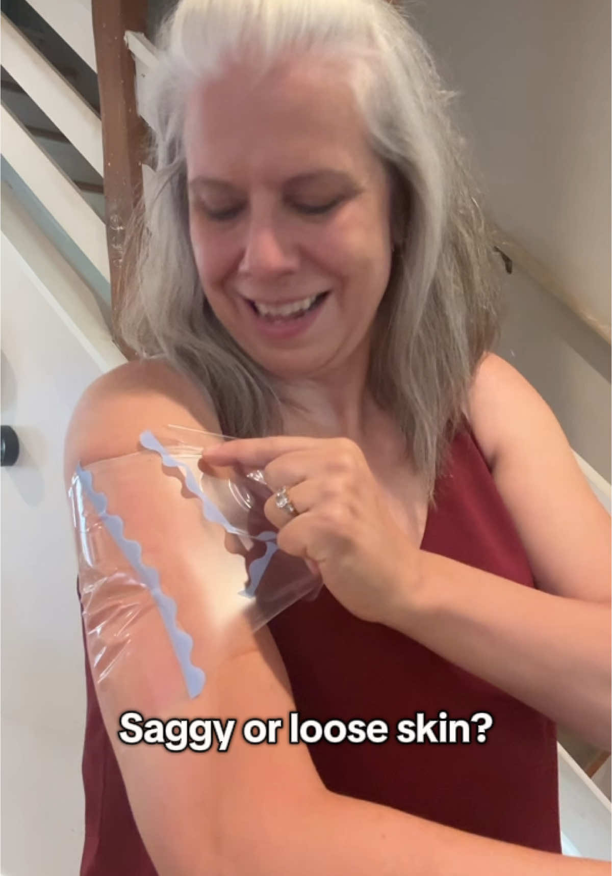 Did you know you could have slim arms in literally seconds?? 😳🤯  #cellulite #looseskin #confidenceboost #instalift #confidentwomen #middleages #saggyskin #leglift #cellulitereduction 