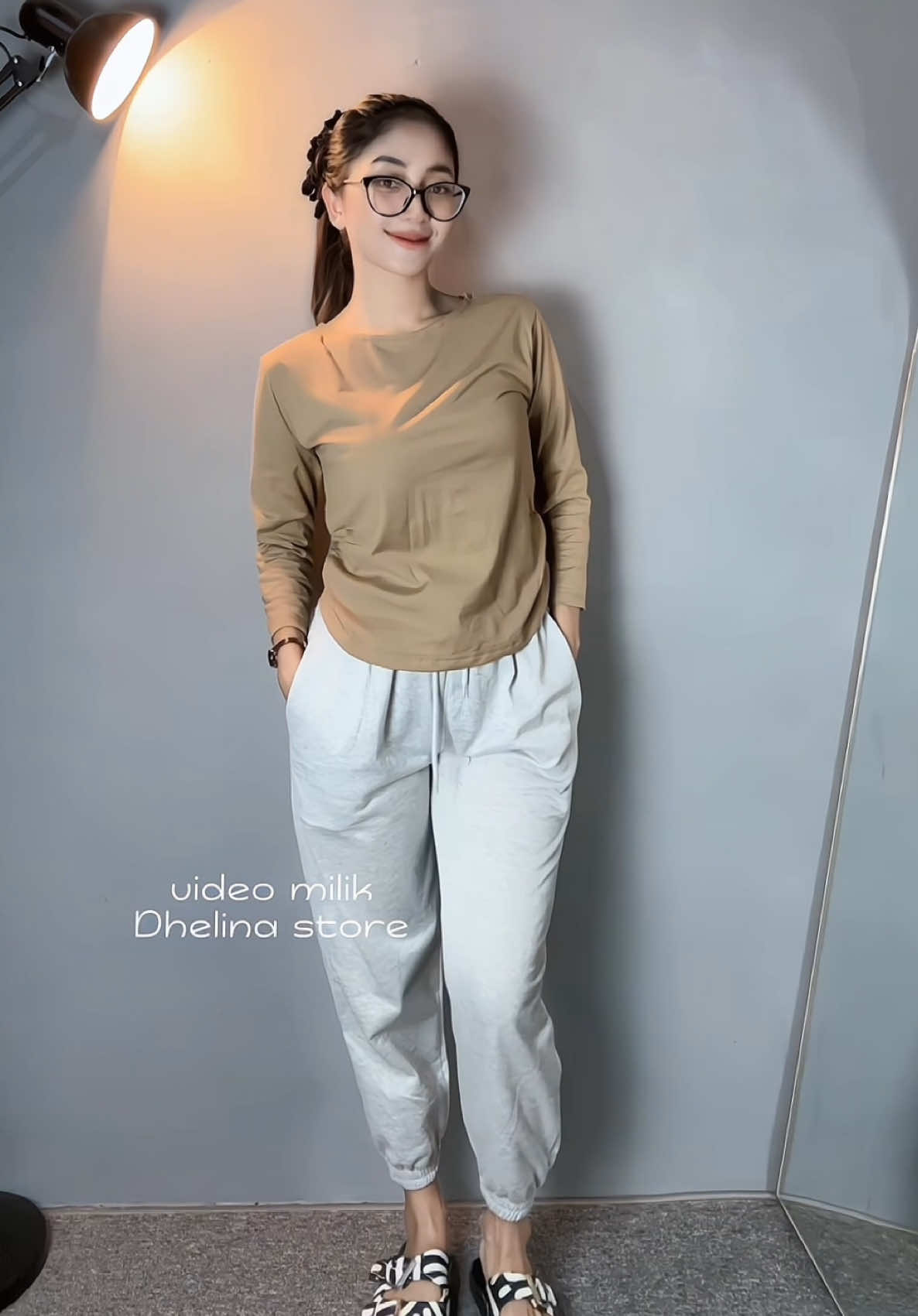Suka banget nemu atasan bahan kaos adem nyerap keringat👏🏻😍 #fyp #atasanwanita #bajuwanita #kaoswanita #racuntiktok #murah 