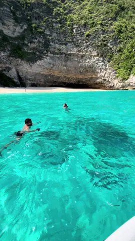 swimming at heaven kelingking beach🌊🏝✨🙌😎 #jetskilembonganadventure #jetskilembongan #tiktokfypシ #fypviralシ  