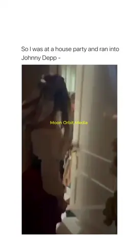 Girl Opens Door, Finds Jack Sparrow! 🤯 Her reaction is priceless! Johnny Depp crashes a house party in full Pirates of the Caribbean attire! 😂 Don't forget to 👍 LIKE & 🔔 FOLLOW for more entertainment! #JohnnyDepp #PiratesOfTheCaribbean #CelebritySurprise #FunnyVideo #MoonOrbitMedia #FYP