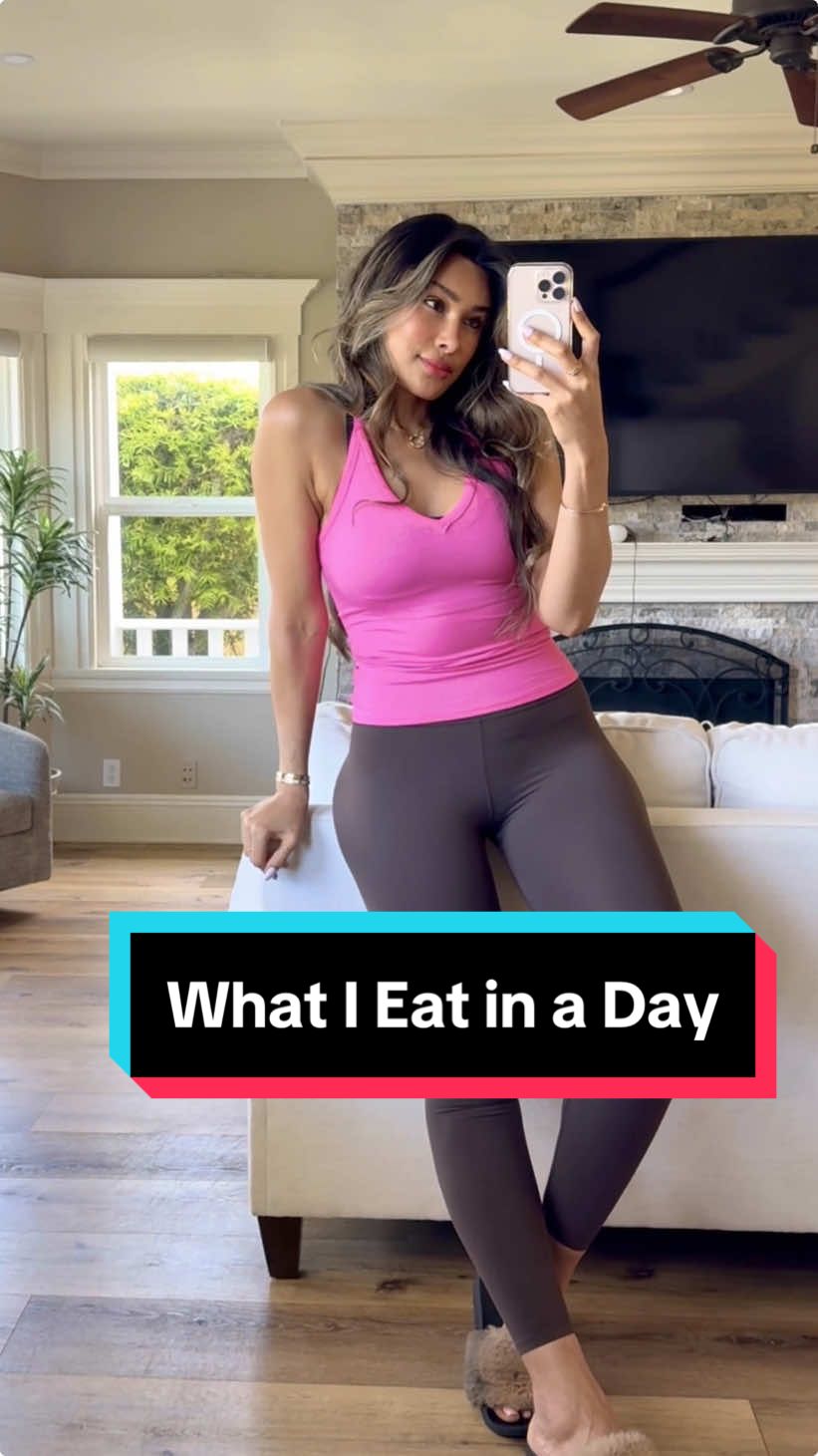 WHAT I EAT IN A DAY! 🍳🍓 (high protein & low carb)  #ultimapartner #lowcarbrecipes #whatieatinaday #keto 