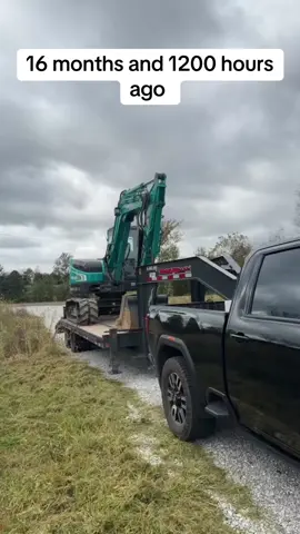 The ole squidward excavator#heavyequipment #bluecollar #operator #excavator #sunward #SmallBusiness #farm 