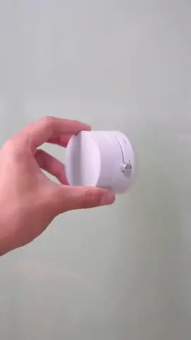 Foldable magnetic vacuum Phone holder available on www.bestdumb.com