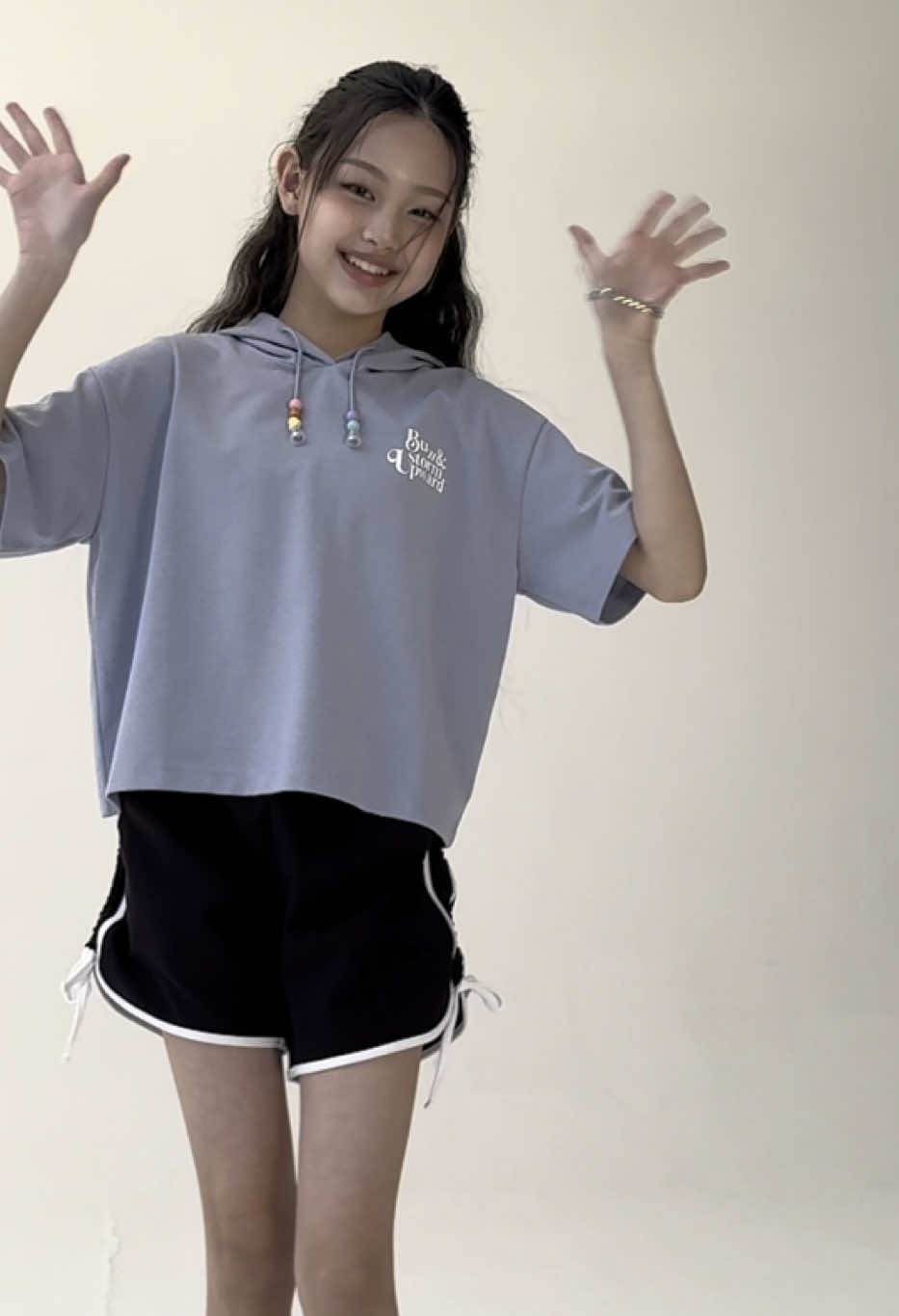 초하의 만트라댄스버전🤍 귀엽게 봐주세요 애플핑크 여름촬영 와서  댄스타임😍 #정초하 #초하 #jungchoha #choha #제니 #jennie #만트라 #mantra #커버 #촬영장 #의류화보 #2025년 #여름 #여름신상 #Summer #applepinkgirls #applepink @JENNIE 
