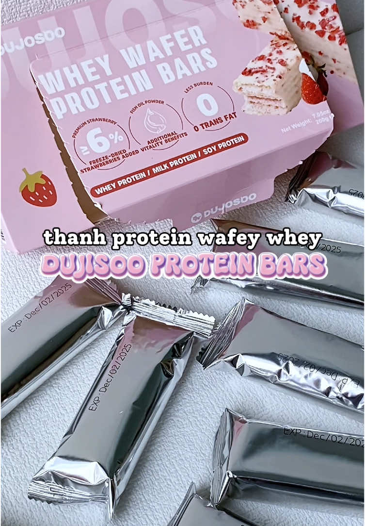 Thanh protein Dujosoo - Ăn healthy thì phải biết món ăn vặt nì nha 😋 một thanh mỗi sáng là một ngày tràn đầy năng lượng luonnnnnn á nhennn 💕 #dujosoo #review #thanhprotein #banhprotein #whey #protein  #thanhproteinbar  #anhealthyfood #healthy #xh #fypシ #viral  #doanvat #xuhuong #thanhnangluong #ngucoc #dinhduong #yourlingugc #ugcvietnam #CapCut 