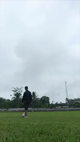 Just Beginner #footballtiktok #asmr #juggling #jogobonito #fyp #productivity #morning #efootball #satisfying #sawahlunto #talawi 