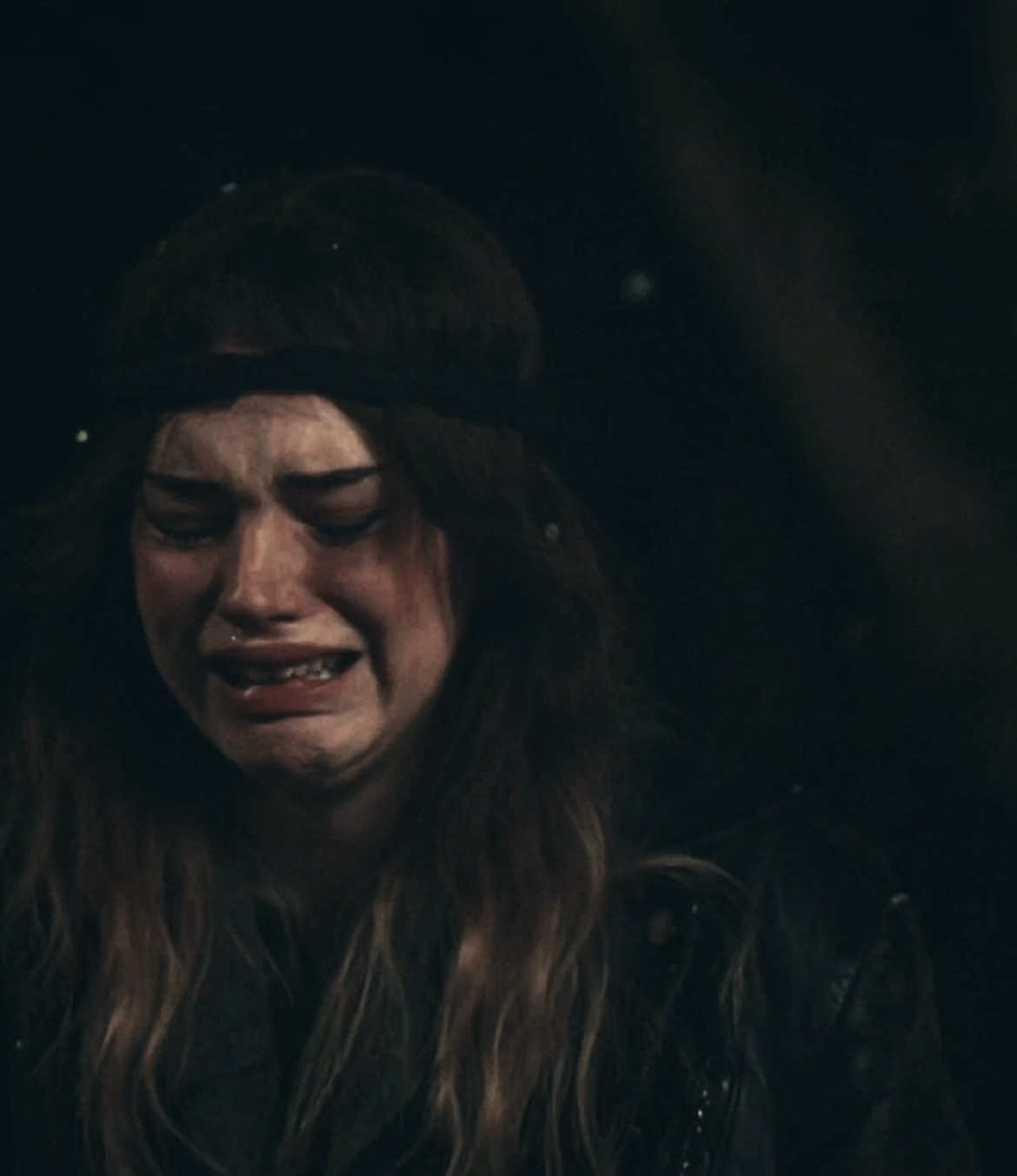 SPOILERS. • nat crying, i wasn’t ready at all. im not okay. • i will be making a van edit i just have to prepare myself. • #nataliescatorccio #nataliescatorccioedit #yellowjackets #yellowjacketsedit #yellowjacketsseason3 #edit #sophiethatcher #sophiethatcheredit #vsp • @niels frfr @rue @jack 🕷️ @QT Shanto @kylies4hrts @shima frfr @maisie @𝔎𝔶𝔯𝔞 @viktoria ౨ৎ yj spoilers @jenna_mabel240 @nicholskiess_ @rainkays 