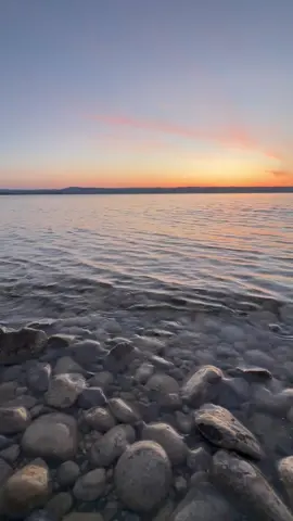 Sonnenuntergang am Ammersee 🧡☀️ #sunsets #ammersee #water #sonnenuntergang #photography #magicmoment #amazingplaces #oberbayern 