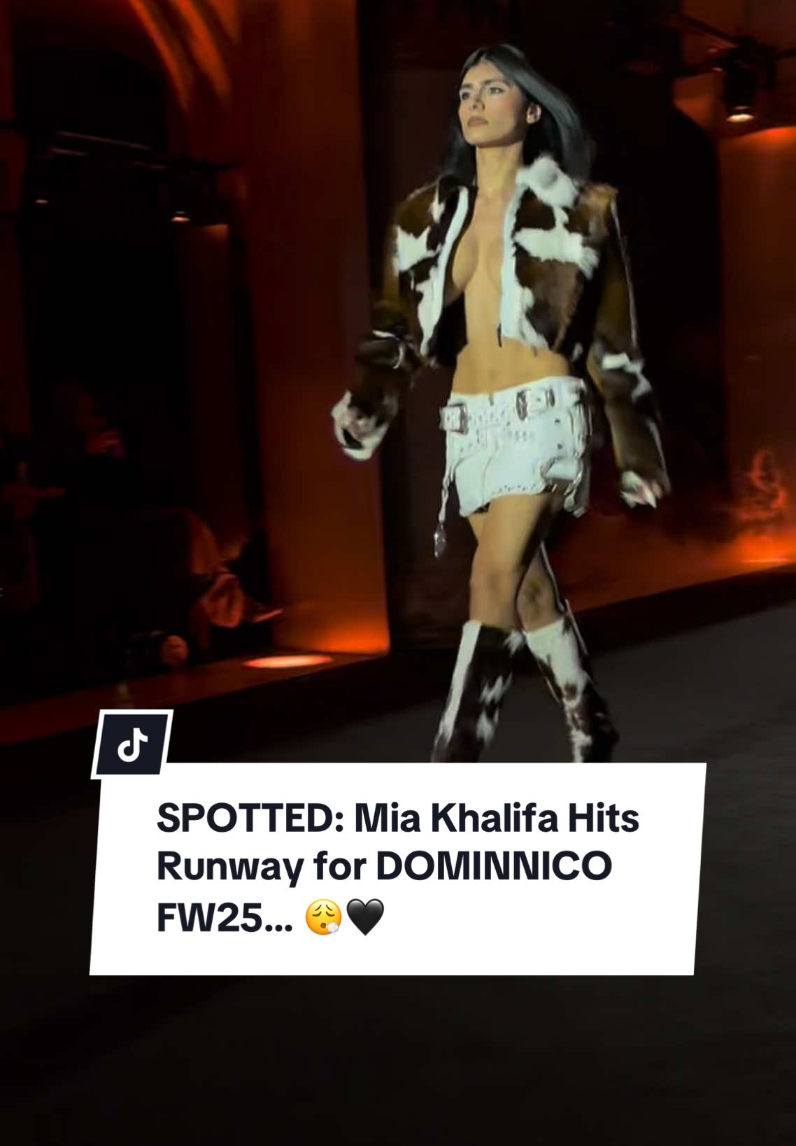 SPOTTED: Mia Khalifa hits the runway TWICE at #080bcnfashionweek for DOMINNICO FW25 😮‍💨🖤 @Mia K. #miakhalifa #fyp #fashiontiktok #080bcnfashion #fashion #Runway